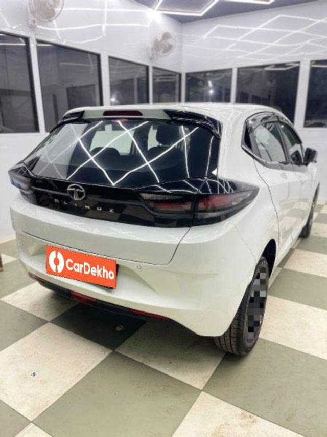 https://images10.gaadi.com/usedcar_image/3647656/original/processed_2a4ed3b7-f33c-44ea-bfb4-02a670b04657.jpeg?imwidth=6401