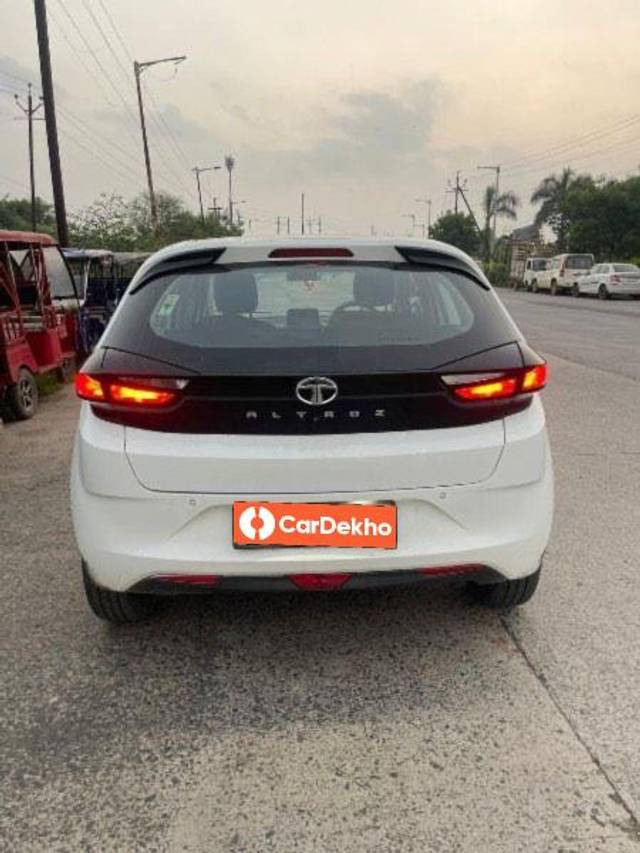 https://images10.gaadi.com/usedcar_image/3647656/original/processed_9e02e3ad-769d-44c0-bcc0-dab3e1373809.jpeg?imwidth=6402