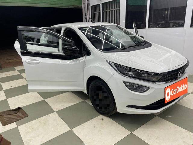 https://images10.gaadi.com/usedcar_image/3647656/original/processed_adac2afb-8fff-4401-94d9-8201e6c8f710.jpeg?imwidth=6400