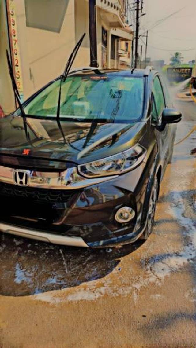 https://images10.gaadi.com/usedcar_image/3647934/original/processed_84c18570-dac9-4e90-b557-f3bb5c56825b.jpg?imwidth=6400