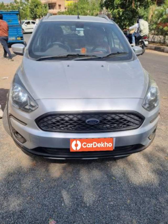 https://images10.gaadi.com/usedcar_image/3647976/original/processed_2c44390a-448c-4a31-9ea3-f3040b9ab120.jpg?imwidth=6400