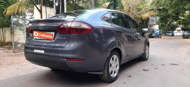 https://images10.gaadi.com/usedcar_image/3648074/original/processed_4445267a-3959-45fc-a65b-efe24ddc068b.jpg?imwidth=6401