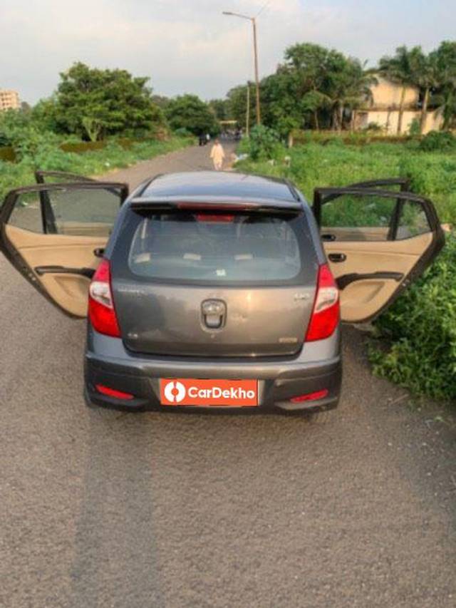 https://images10.gaadi.com/usedcar_image/3648075/original/processed_48a69756-fb29-4833-ac1f-42c503f928c9.jpeg?imwidth=6402