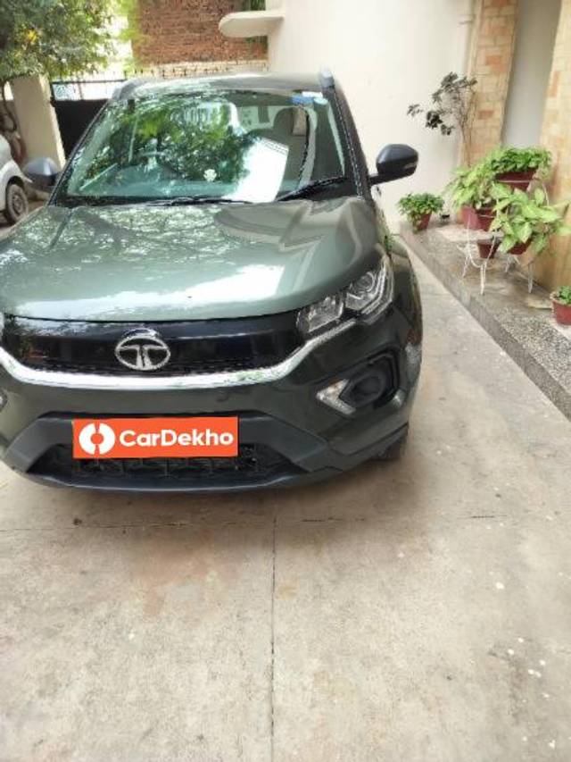 https://images10.gaadi.com/usedcar_image/3648123/original/processed_daa543bb-96b4-4c3f-85dc-ce16550c670f.jpg?imwidth=6402