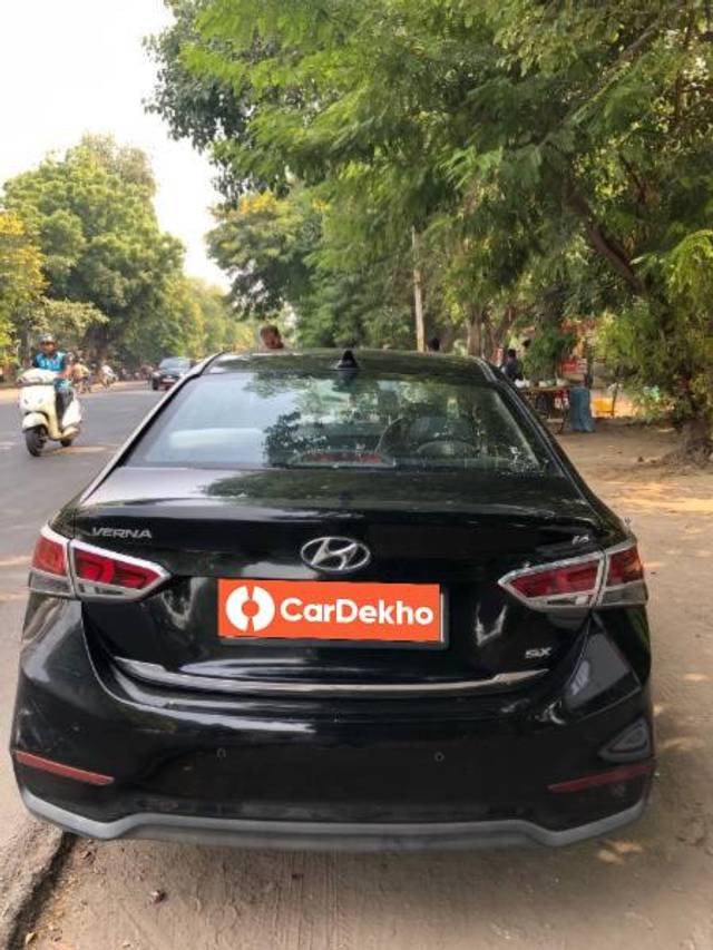 https://images10.gaadi.com/usedcar_image/3648178/original/processed_15c3a84a-7d59-45e3-9a15-40d7603df18c.jpeg?imwidth=6401