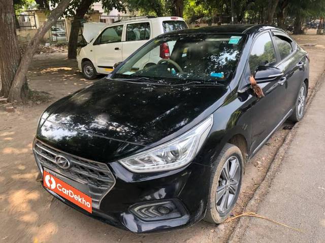 https://images10.gaadi.com/usedcar_image/3648178/original/processed_b2c286cd-2aa5-4613-adad-70478f9fbac5.jpeg?imwidth=6402