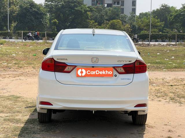 https://images10.gaadi.com/usedcar_image/3648192/original/processed_img2903853__used_car_2903853_1698740783.jpg?imwidth=6402