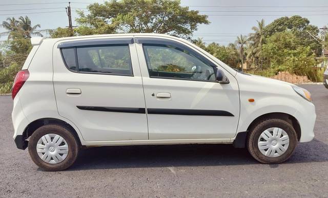 https://images10.gaadi.com/usedcar_image/3648219/original/592332__right_side_view-20231031140627.jpeg?imwidth=6400