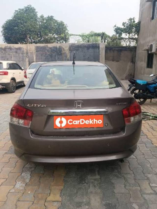 https://images10.gaadi.com/usedcar_image/3648250/original/processed_59be7384-37ee-4597-a79c-29e4a514a74f.jpg?imwidth=6402