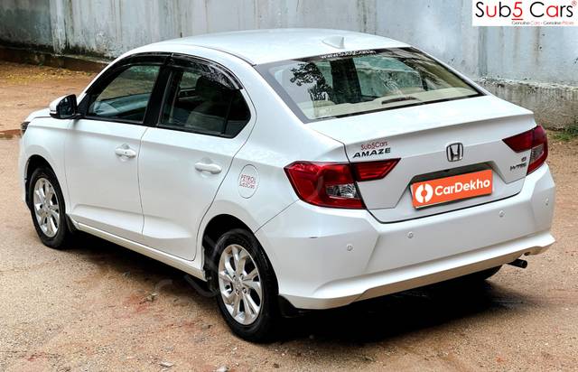 https://images10.gaadi.com/usedcar_image/3648303/original/processed_img2903916__usedcar_3_70641698744115_1698744123.jpeg?imwidth=6402