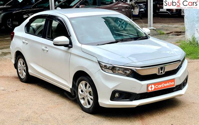 https://images10.gaadi.com/usedcar_image/3648303/original/processed_img2903916__usedcar_6_70641698744115_1698744124.jpeg?imwidth=6400