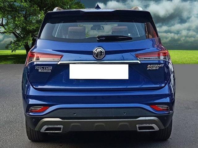 https://images10.gaadi.com/usedcar_image/3648365/original/processed_img2903955__used_car_2903955_1702526207.jpg?imwidth=6402