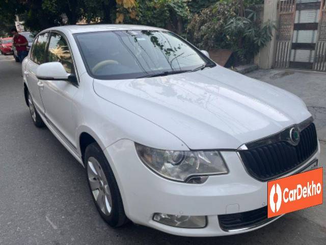 https://images10.gaadi.com/usedcar_image/3648447/original/processed_29fdbe5c-4f92-4284-938d-a6283e739f88.jpeg?imwidth=6400