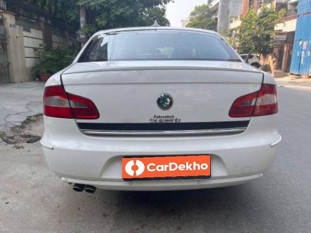 https://images10.gaadi.com/usedcar_image/3648447/original/processed_9a5c91ab-fb12-4ee8-b92d-d4c80f090ee6.jpeg?imwidth=6401
