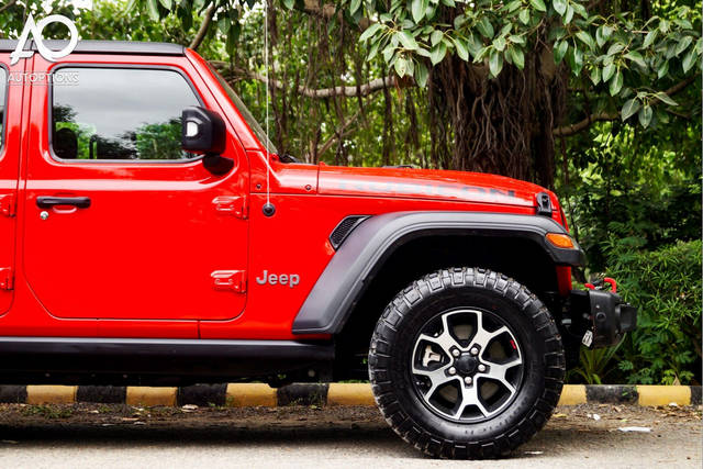 https://images10.gaadi.com/usedcar_image/3648489/original/processed_img2904034__used_car_2904034_1698914332.png?imwidth=6402