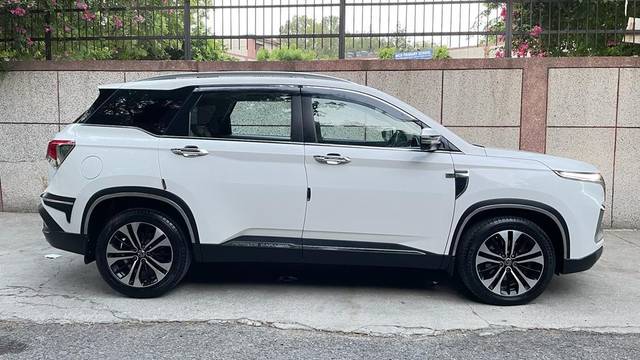 https://images10.gaadi.com/usedcar_image/3648543/original/processed_img2904076__used_car_2904076_1698751417.jpg?imwidth=6401