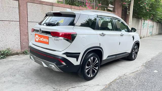 https://images10.gaadi.com/usedcar_image/3648543/original/processed_img2904076__used_car_2904076_1698751418.jpg?imwidth=6402