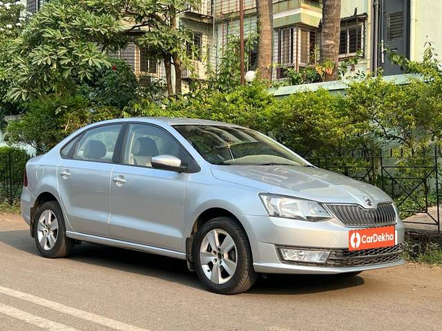https://images10.gaadi.com/usedcar_image/3648589/original/processed_img2904102__used_car_2904102_1698752537.jpg?imwidth=6400