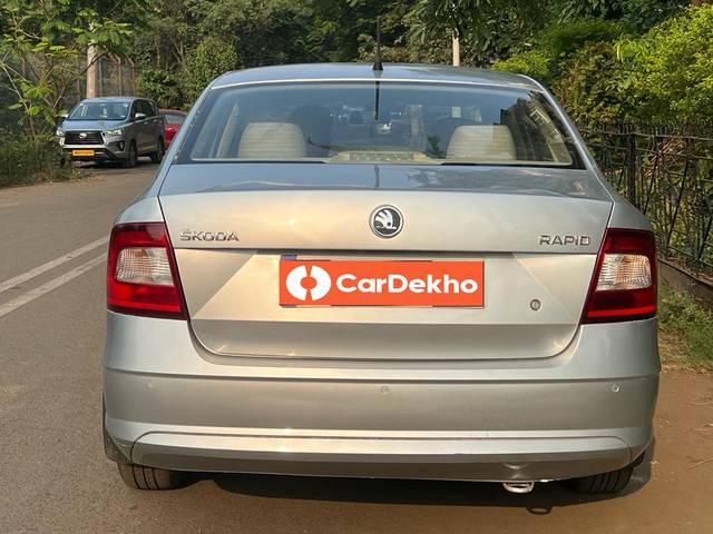 https://images10.gaadi.com/usedcar_image/3648589/original/processed_img2904102__used_car_2904102_1698752543.jpg?imwidth=6402
