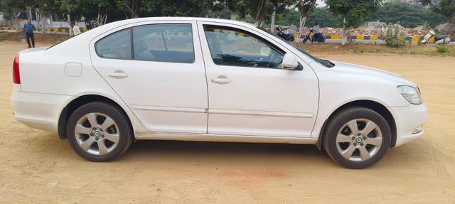 https://images10.gaadi.com/usedcar_image/3648606/original/img2904108__used_car_2904108_1698752886.jpg?imwidth=6401