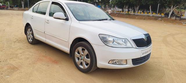 https://images10.gaadi.com/usedcar_image/3648606/original/processed_img2904108__used_car_2904108_1698752876.jpg?imwidth=6400