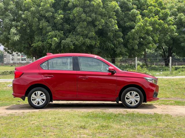 https://images10.gaadi.com/usedcar_image/3648660/original/img2904146__used_car_2904146_1698754655.JPG?imwidth=6401