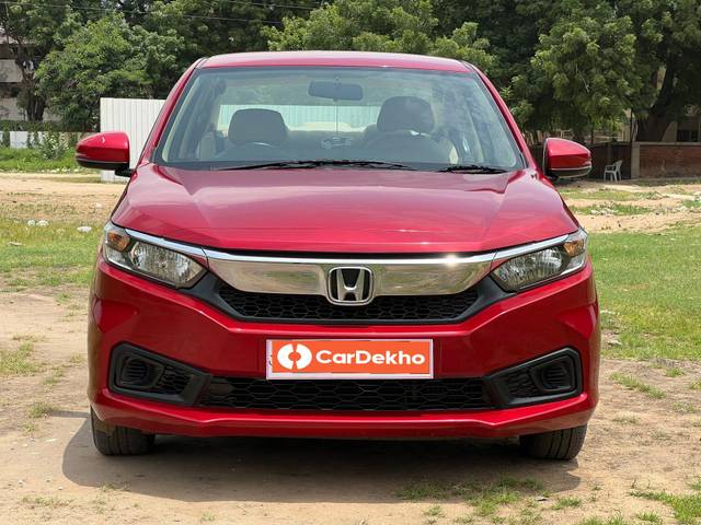 https://images10.gaadi.com/usedcar_image/3648660/original/processed_img2904146__used_car_2904146_1698754651.jpg?imwidth=6400