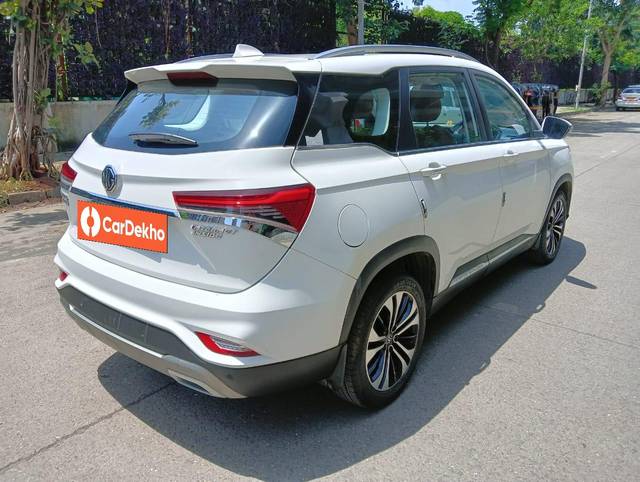 https://images10.gaadi.com/usedcar_image/3648717/original/processed_img2904181__used_car_2904181_1698756333.jpg?imwidth=6402