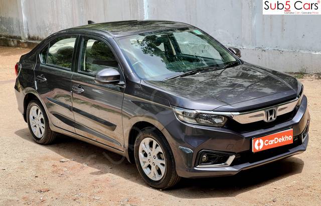 https://images10.gaadi.com/usedcar_image/3648729/original/processed_img2904188__usedcar_6_2904188_1698757100.jpeg?imwidth=6400