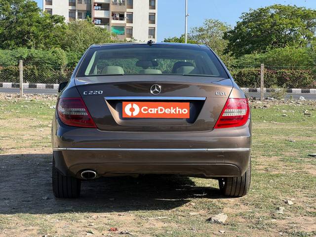 https://images10.gaadi.com/usedcar_image/3648779/original/processed_img2904221__used_car_2904221_1698758150.jpg?imwidth=6402