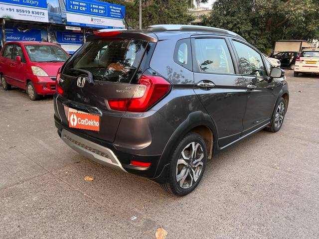 https://images10.gaadi.com/usedcar_image/3648799/original/processed_img2904235__used_car_2904235_1698759392.jpg?imwidth=6401
