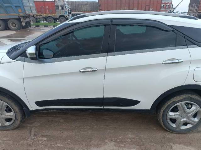 https://images10.gaadi.com/usedcar_image/3649110/original/processed_26c0dad0-c70c-4d31-8fd3-e8d0721da26b.jpg?imwidth=6402