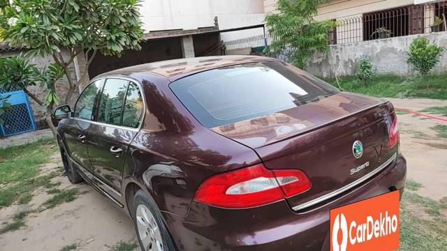 https://images10.gaadi.com/usedcar_image/3649365/original/processed_256be9d5-047e-48ec-b744-1b81ac3ce308.jpg?imwidth=6402