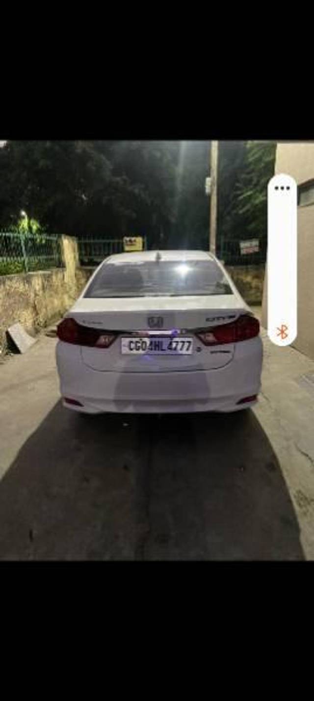 https://images10.gaadi.com/usedcar_image/3649431/original/processed_7169a79b-3de7-4502-acb8-4e0954fde524.jpg?imwidth=6402