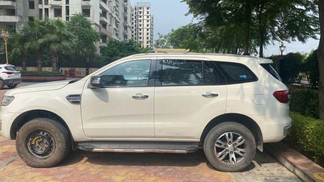 https://images10.gaadi.com/usedcar_image/3649435/original/processed_e4d39f53-5f8c-4154-b7a9-4763eb11b99d.jpeg?imwidth=6402