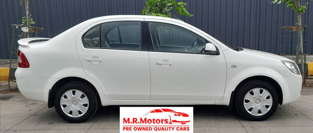 https://images10.gaadi.com/usedcar_image/3649539/original/processed_img2904460__used_car_2904460_1698819618.png?imwidth=6401