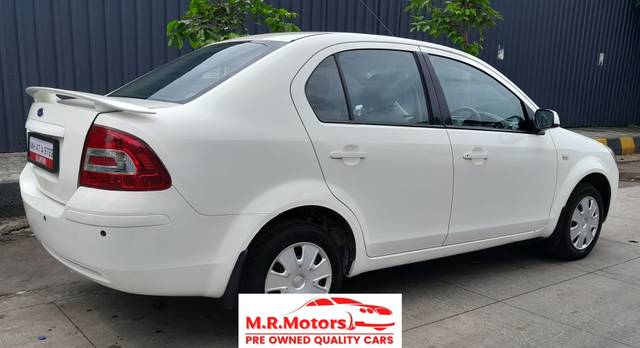 https://images10.gaadi.com/usedcar_image/3649539/original/processed_img2904460__used_car_2904460_1698819620.jpg?imwidth=6402
