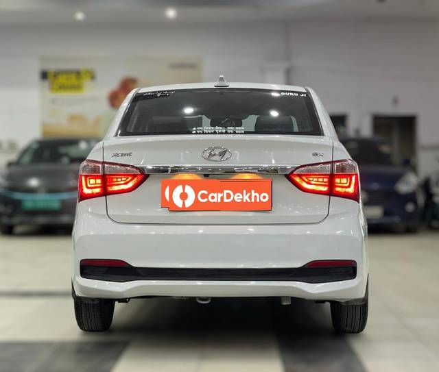 https://images10.gaadi.com/usedcar_image/3649818/original/processed_img2904619__used_car_2904619_1698827744.jpg?imwidth=6402
