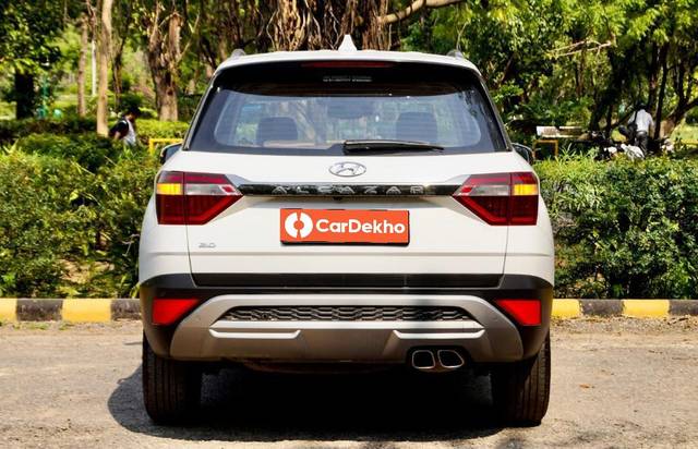 https://images10.gaadi.com/usedcar_image/3649835/original/processed_img2904626__used_car_2904626_1698828300.jpg?imwidth=6401