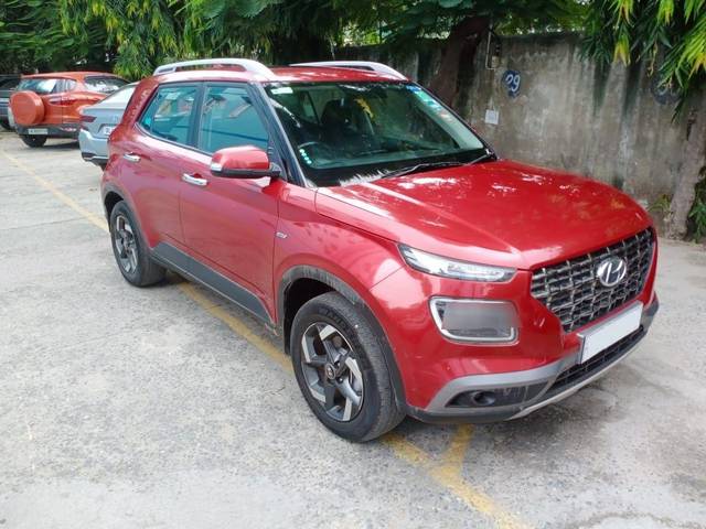https://images10.gaadi.com/usedcar_image/3649967/original/processed_img2904686__usedcar_e74cadfd_f8dd_4e82_b92d_5210bf45ce9b_7601698832742_1698832750.JPG?imwidth=6400