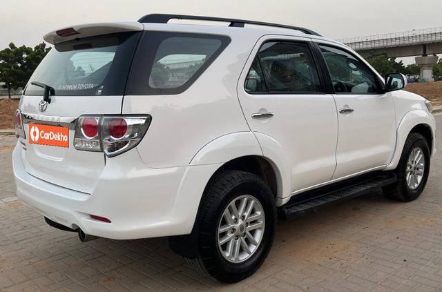 https://images10.gaadi.com/usedcar_image/3649982/original/processed_img2904694__usedcar_15_11461698833069_1698833100.jpg?imwidth=6402