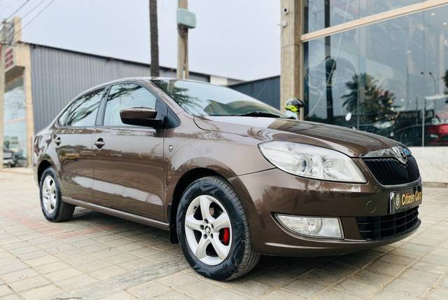 https://images10.gaadi.com/usedcar_image/3650005/original/processed_img2904704__used_car_2904704_1698834536.jpg?imwidth=6400
