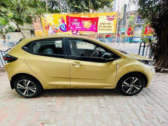 https://images10.gaadi.com/usedcar_image/3650006/original/processed_f37804e0-f6f3-4204-9e84-77edba9af9d8.jpg?imwidth=6401
