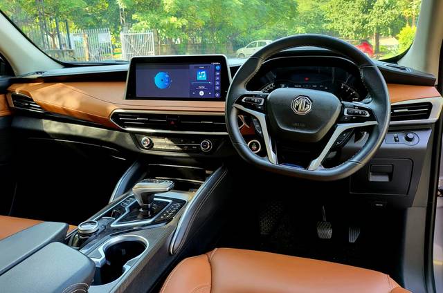 https://images10.gaadi.com/usedcar_image/3650097/original/img2904755__used_car_2904755_1698837139.jpg?imwidth=6402