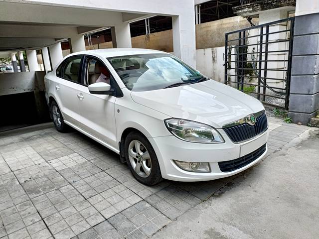 https://images10.gaadi.com/usedcar_image/3650099/original/img2904757__usedcar_img20230915112953_2021698837110_1698837161.jpg?imwidth=6400