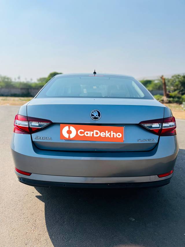 https://images10.gaadi.com/usedcar_image/3650111/original/processed_img2904766__usedcar_whatsappimage2023_10_31at160112_15261698837125_1698837166.jpeg?imwidth=6401