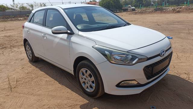 https://images10.gaadi.com/usedcar_image/3650214/original/img2904826__used_car_2904826_1698840625.jpg?imwidth=6400