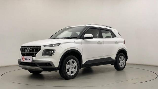 https://images10.gaadi.com/usedcar_image/3650337/original/WCycj4PPSoypnMm9vsRmmQ__file.JPG?imwidth=6400