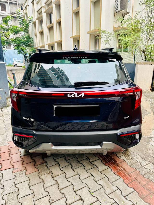 https://images10.gaadi.com/usedcar_image/3650369/original/processed_img2904951__used_car_2904951_1698843695.jpg?imwidth=6402