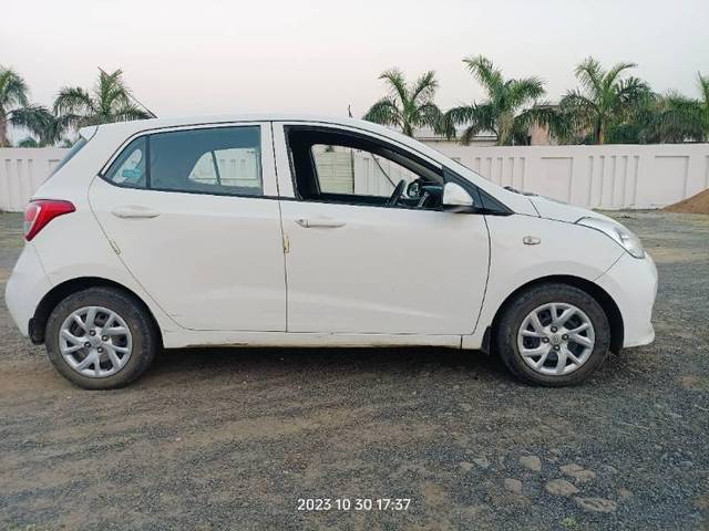 https://images10.gaadi.com/usedcar_image/3650385/original/processed_8cf605b7-d87f-4378-a0c1-c52391511896.jpg?imwidth=6401